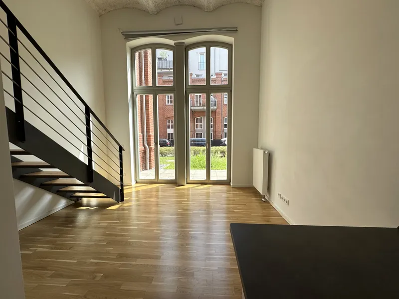 Sonnendurchflutete Galerie-Wohnung nahe der Spree – 1,5 Zimmer mit Terrasse — photo 1